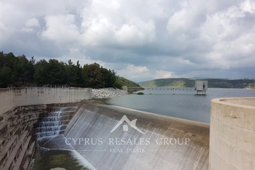 Asprokremos Dam
